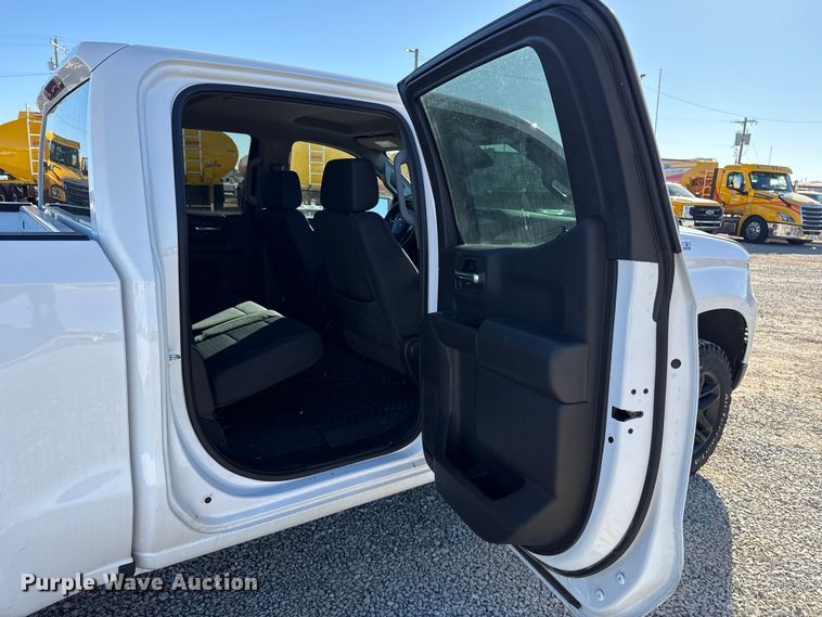 image for item ES5778 2023 Chevrolet Silverado 1500 Crew Cab pickup truck