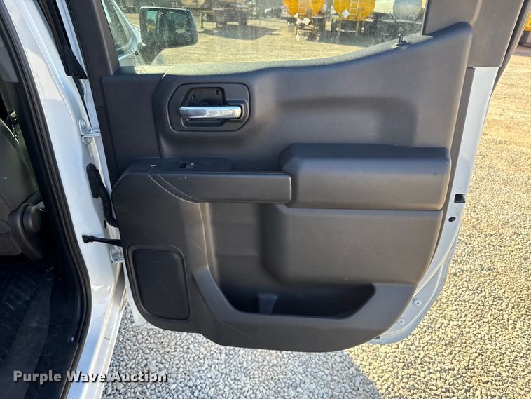 image for item ES5778 2023 Chevrolet Silverado 1500 Crew Cab pickup truck