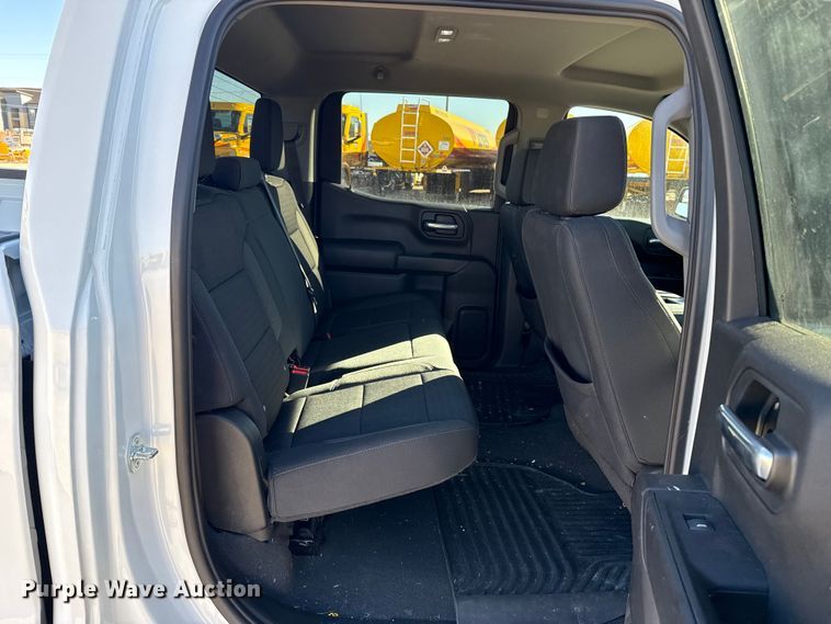 image for item ES5778 2023 Chevrolet Silverado 1500 Crew Cab pickup truck