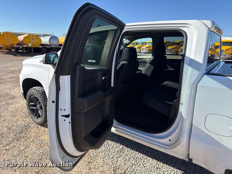 image for item ES5778 2023 Chevrolet Silverado 1500 Crew Cab pickup truck