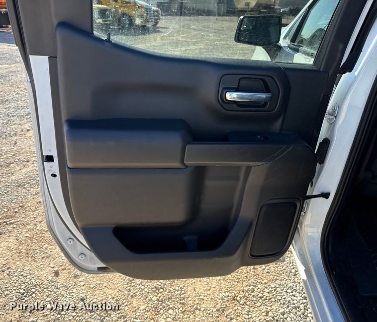 image for item ES5778 2023 Chevrolet Silverado 1500 Crew Cab pickup truck