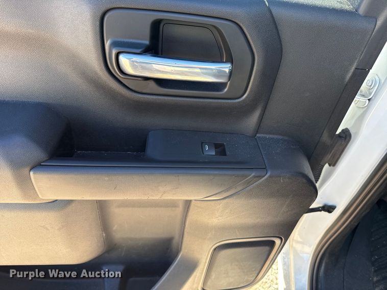 image for item ES5778 2023 Chevrolet Silverado 1500 Crew Cab pickup truck