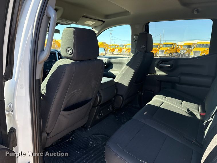 image for item ES5778 2023 Chevrolet Silverado 1500 Crew Cab pickup truck