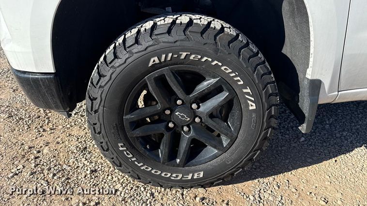 image for item ES5778 2023 Chevrolet Silverado 1500 Crew Cab pickup truck