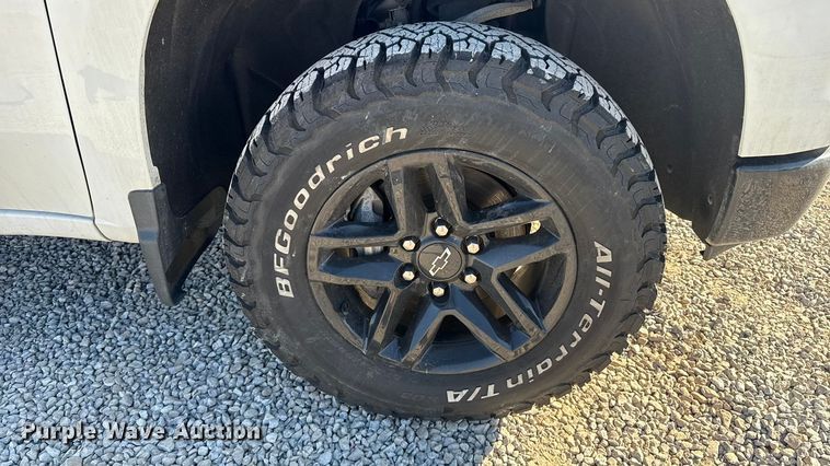 image for item ES5778 2023 Chevrolet Silverado 1500 Crew Cab pickup truck