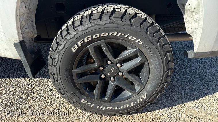 image for item ES5778 2023 Chevrolet Silverado 1500 Crew Cab pickup truck