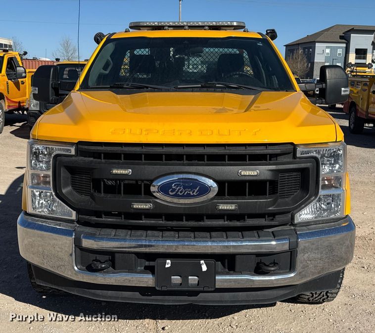 image for item ES5780 2020 Ford F350 Super Duty utility bed pickup truck