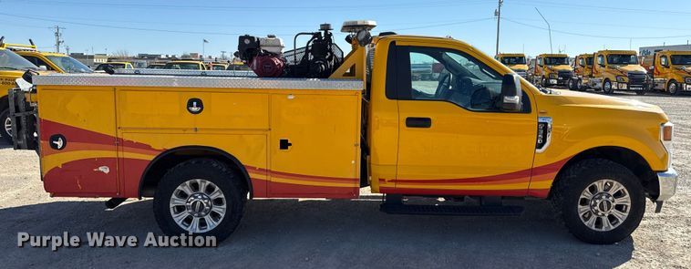 image for item ES5780 2020 Ford F350 Super Duty utility bed pickup truck