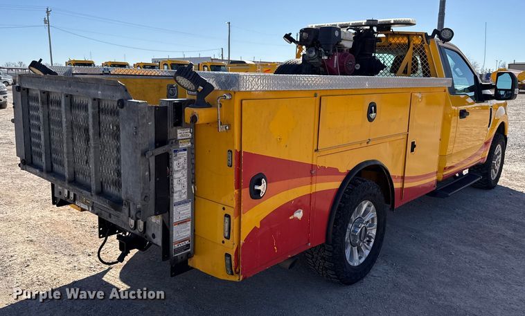 image for item ES5780 2020 Ford F350 Super Duty utility bed pickup truck