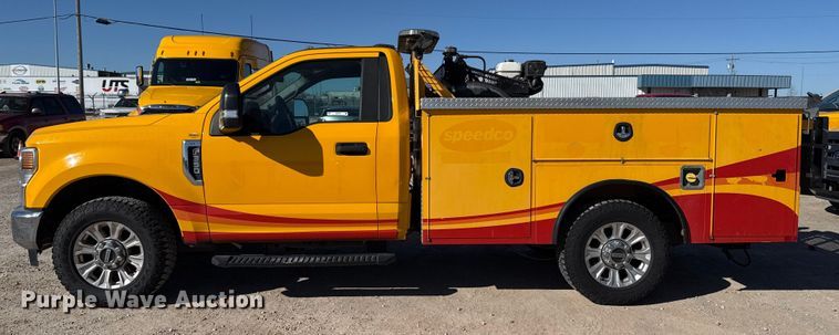 image for item ES5780 2020 Ford F350 Super Duty utility bed pickup truck