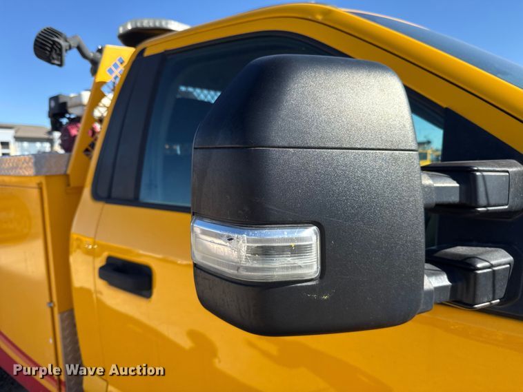 image for item ES5780 2020 Ford F350 Super Duty utility bed pickup truck