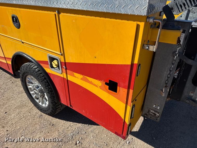 image for item ES5780 2020 Ford F350 Super Duty utility bed pickup truck