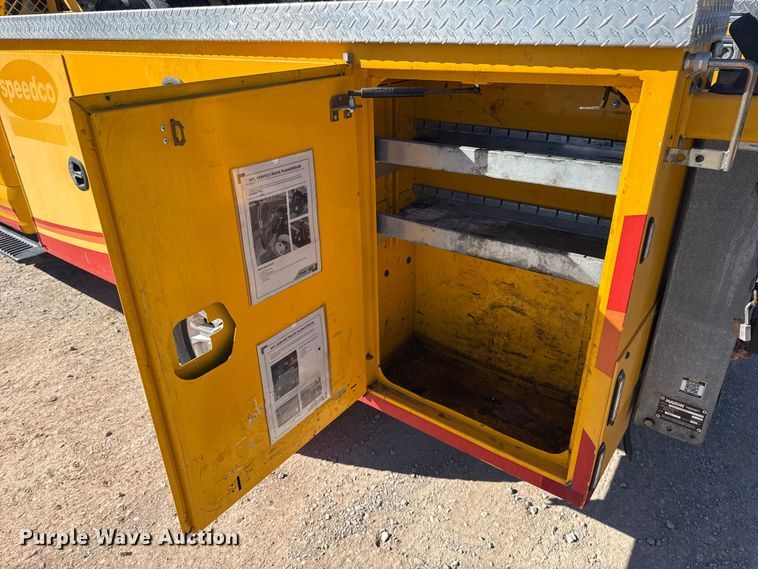 image for item ES5780 2020 Ford F350 Super Duty utility bed pickup truck