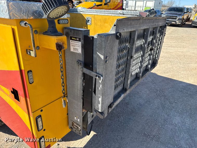 image for item ES5780 2020 Ford F350 Super Duty utility bed pickup truck