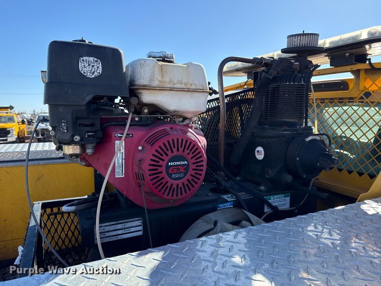 image for item ES5780 2020 Ford F350 Super Duty utility bed pickup truck