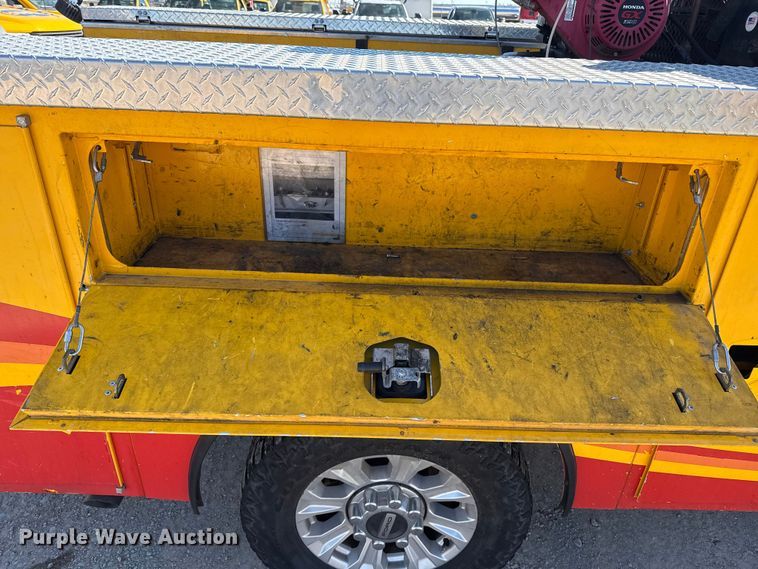 image for item ES5780 2020 Ford F350 Super Duty utility bed pickup truck
