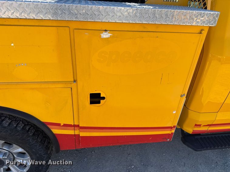 image for item ES5780 2020 Ford F350 Super Duty utility bed pickup truck