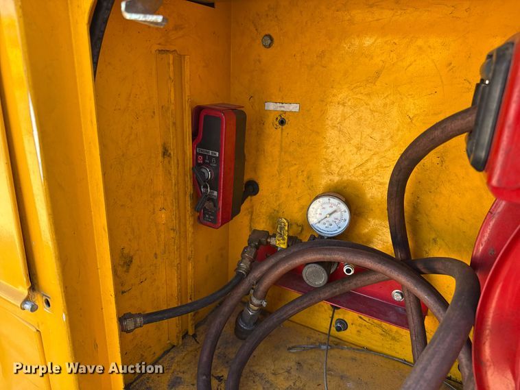 image for item ES5780 2020 Ford F350 Super Duty utility bed pickup truck