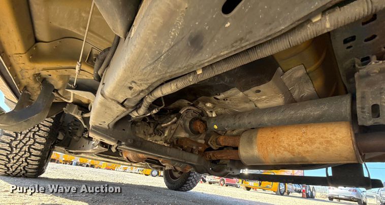 image for item ES5780 2020 Ford F350 Super Duty utility bed pickup truck