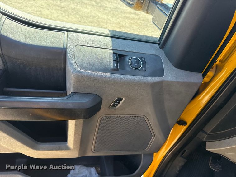 image for item ES5780 2020 Ford F350 Super Duty utility bed pickup truck