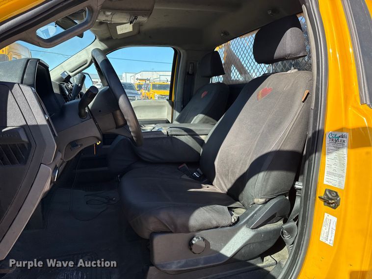 image for item ES5780 2020 Ford F350 Super Duty utility bed pickup truck