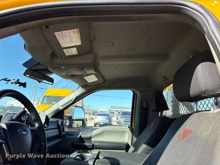 image for item ES5780 2020 Ford F350 Super Duty utility bed pickup truck