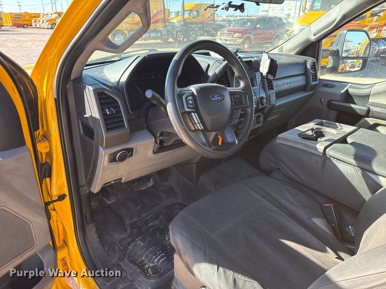 image for item ES5780 2020 Ford F350 Super Duty utility bed pickup truck