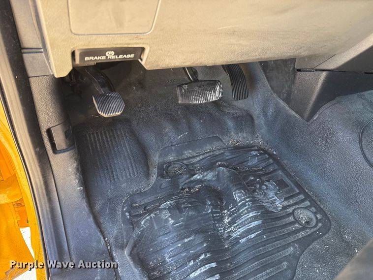 image for item ES5780 2020 Ford F350 Super Duty utility bed pickup truck