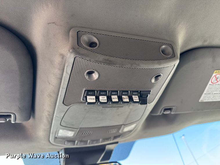 image for item ES5780 2020 Ford F350 Super Duty utility bed pickup truck