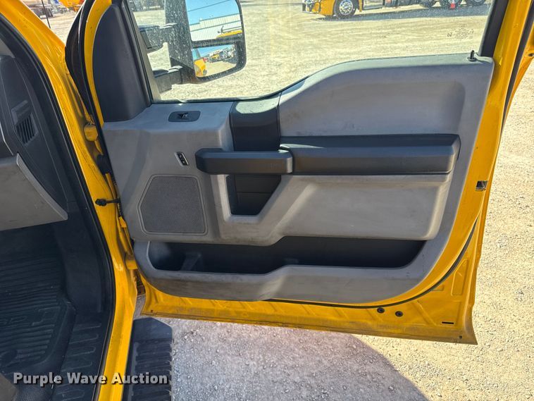 image for item ES5780 2020 Ford F350 Super Duty utility bed pickup truck