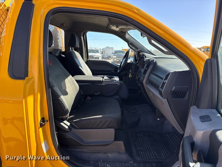 image for item ES5780 2020 Ford F350 Super Duty utility bed pickup truck