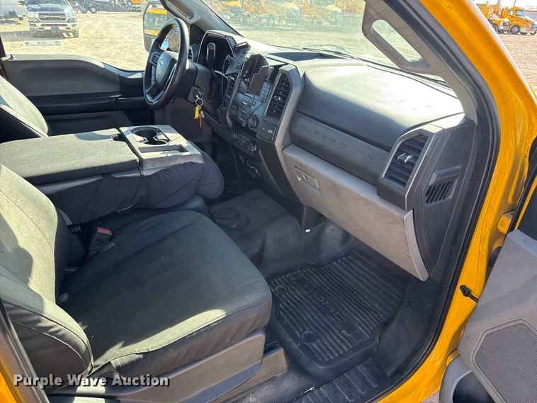 image for item ES5780 2020 Ford F350 Super Duty utility bed pickup truck