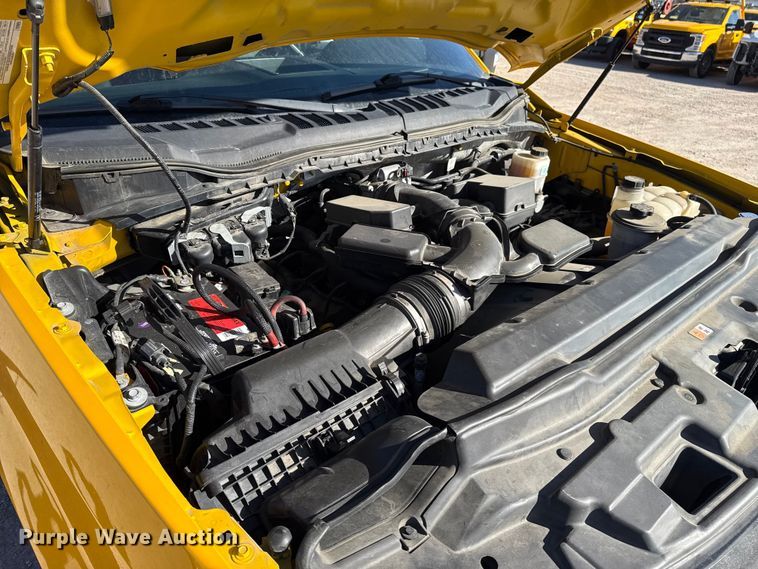 image for item ES5780 2020 Ford F350 Super Duty utility bed pickup truck