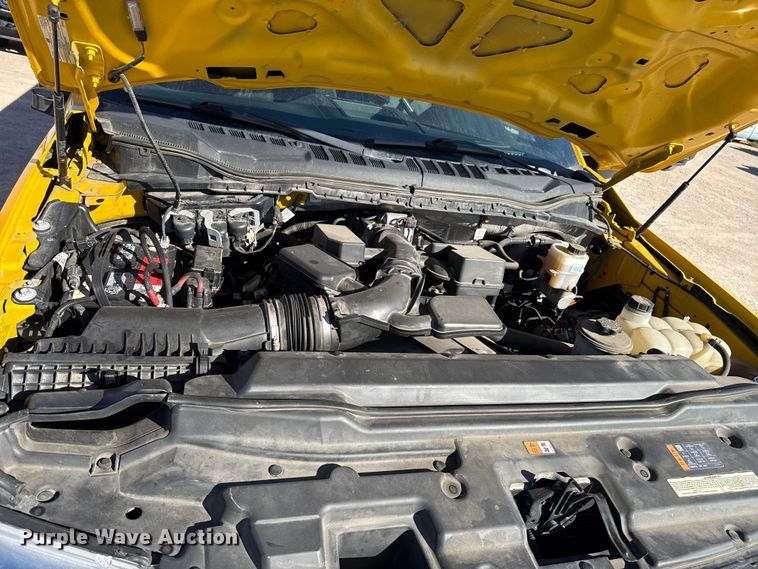 image for item ES5780 2020 Ford F350 Super Duty utility bed pickup truck