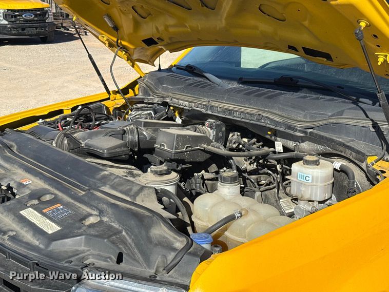 image for item ES5780 2020 Ford F350 Super Duty utility bed pickup truck