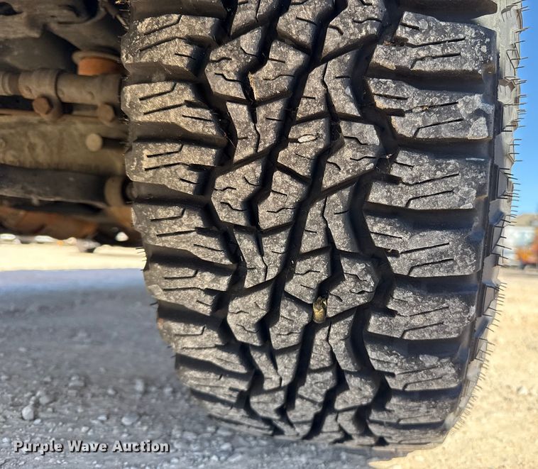 image for item ES5780 2020 Ford F350 Super Duty utility bed pickup truck