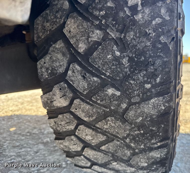 image for item ES5780 2020 Ford F350 Super Duty utility bed pickup truck