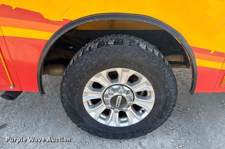 image for item ES5780 2020 Ford F350 Super Duty utility bed pickup truck