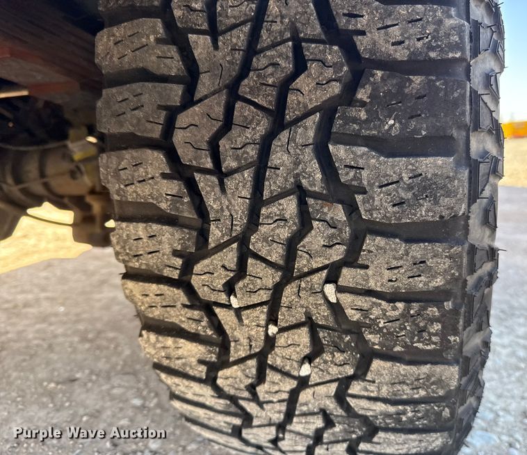 image for item ES5780 2020 Ford F350 Super Duty utility bed pickup truck