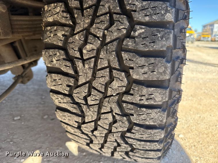 image for item ES5780 2020 Ford F350 Super Duty utility bed pickup truck