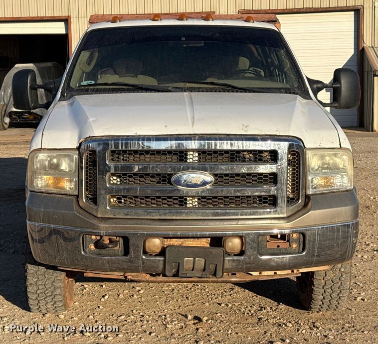 image for item ES5791 2006 Ford F350 Ext. Cab flatbed pickup truck