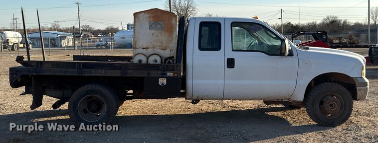 image for item ES5791 2006 Ford F350 Ext. Cab flatbed pickup truck