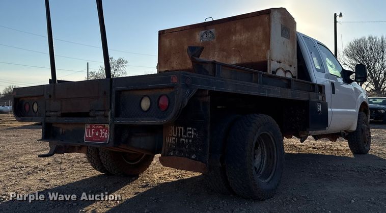 image for item ES5791 2006 Ford F350 Ext. Cab flatbed pickup truck