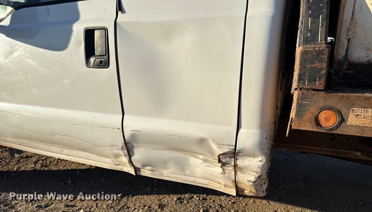 image for item ES5791 2006 Ford F350 Ext. Cab flatbed pickup truck