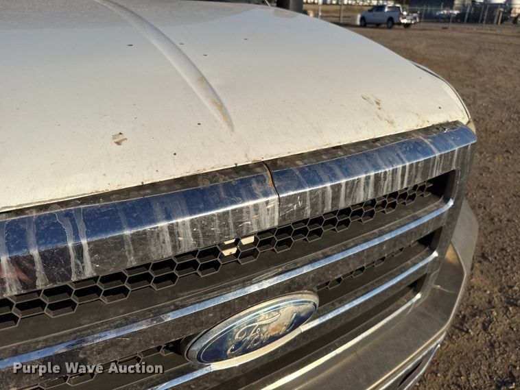 image for item ES5791 2006 Ford F350 Ext. Cab flatbed pickup truck