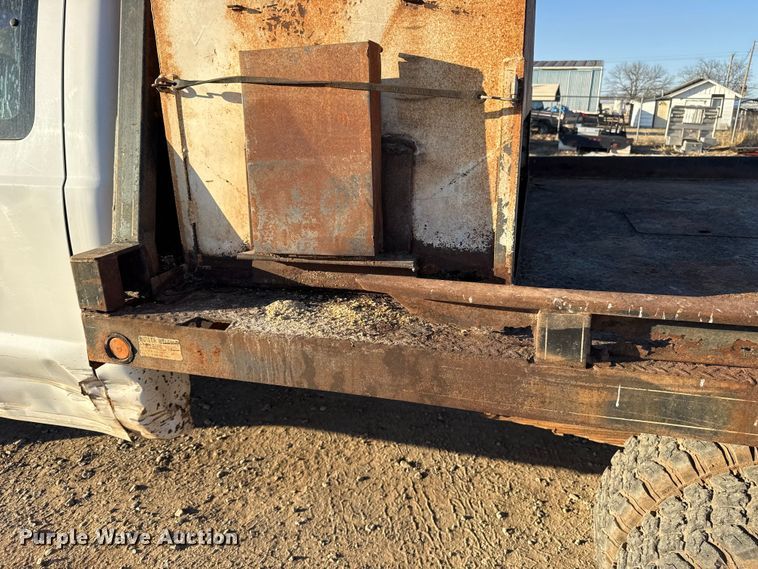 image for item ES5791 2006 Ford F350 Ext. Cab flatbed pickup truck