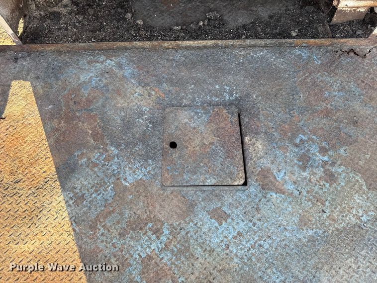 image for item ES5791 2006 Ford F350 Ext. Cab flatbed pickup truck