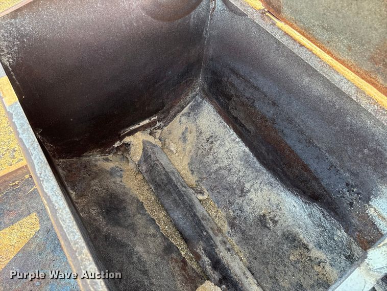 image for item ES5791 2006 Ford F350 Ext. Cab flatbed pickup truck