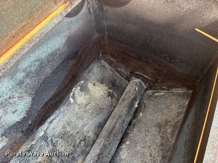 image for item ES5791 2006 Ford F350 Ext. Cab flatbed pickup truck