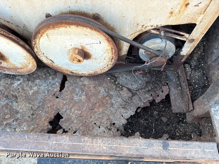 image for item ES5791 2006 Ford F350 Ext. Cab flatbed pickup truck